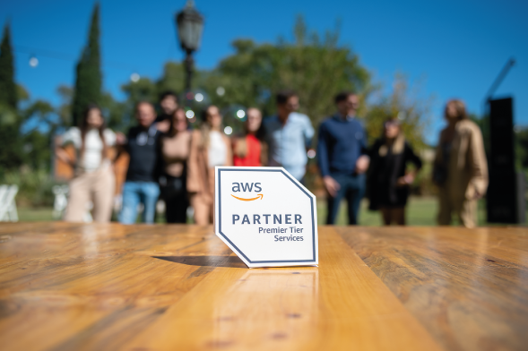 dinocloud aws premier partner